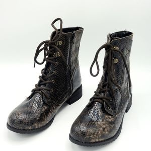 WHITW MOUNTAIN ANIMAL PRINT WOMEN BOOTS SZ 8.5